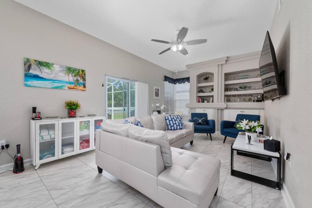 Beautiful Near Disney, Heated Pool, Bbq, 4 Bedrooms Holiday home Kissimmee