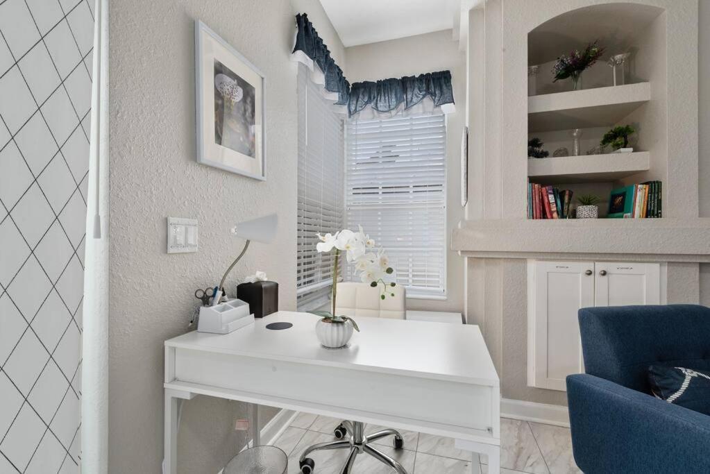 Beautiful Near Disney, Heated Pool, Bbq, 4 Bedrooms Kissimmee