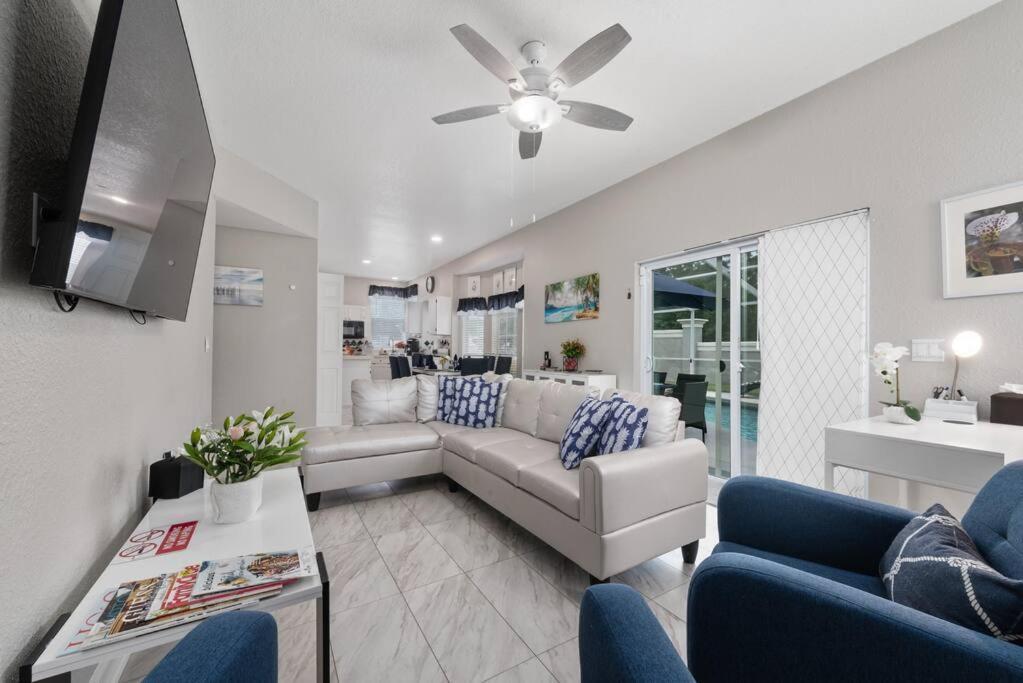 Beautiful Near Disney, Heated Pool, Bbq, 4 Bedrooms Kissimmee
