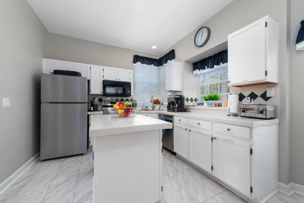 Beautiful Near Disney, Heated Pool, Bbq, 4 Bedrooms * Kissimmee